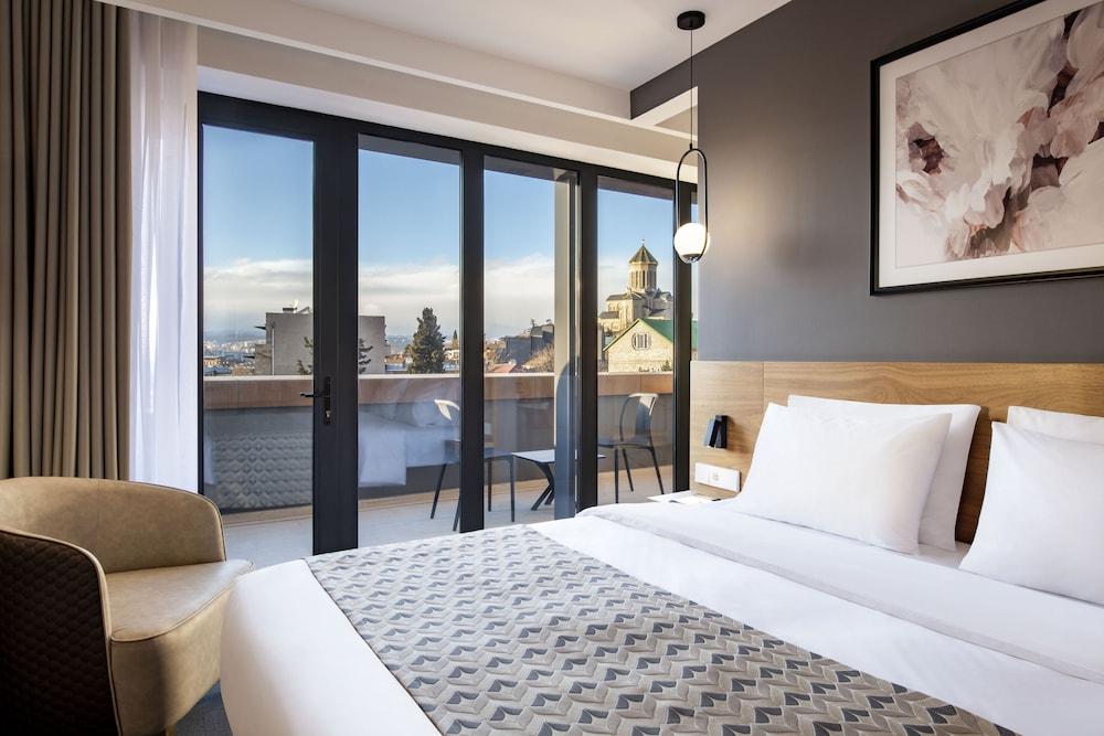 كلوكس هوتل تبيليسي