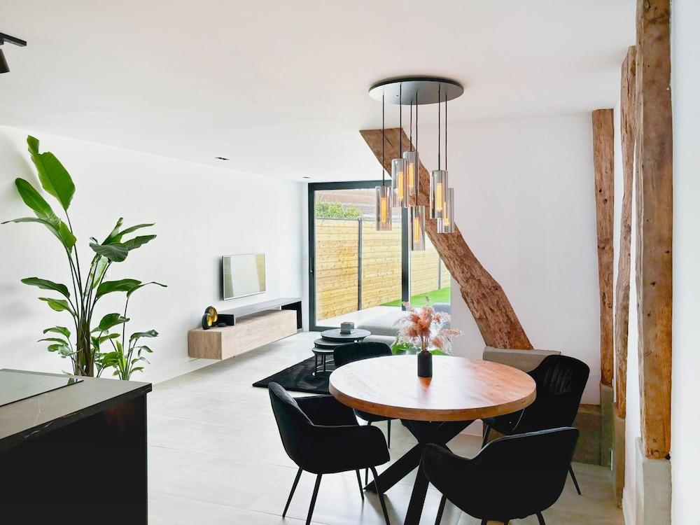 Charming Authentic Home With Garden Room