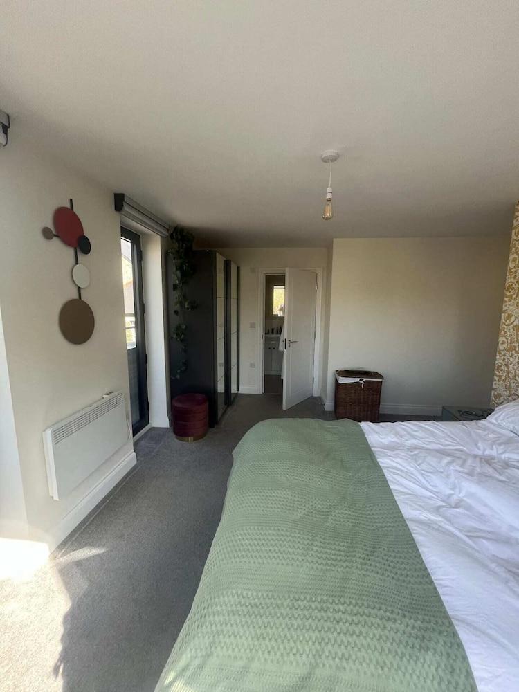 Modern & Bright 2BD Flat With Balcony - Islington