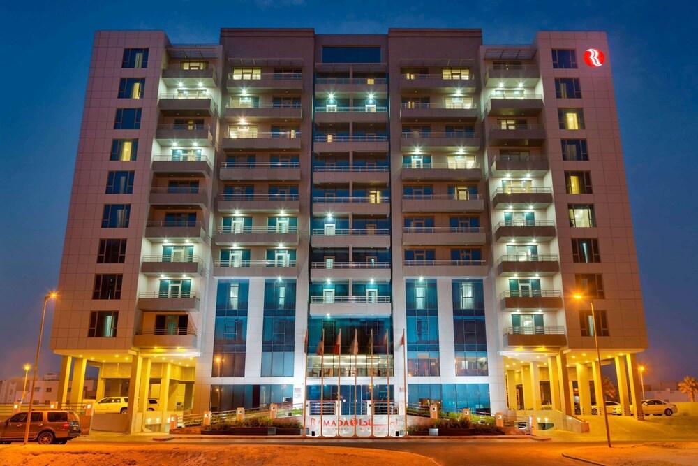 رامادا هوتل آند سويتس باي ويندام جزيرة أمواج المنامة المنطقة الخارجية