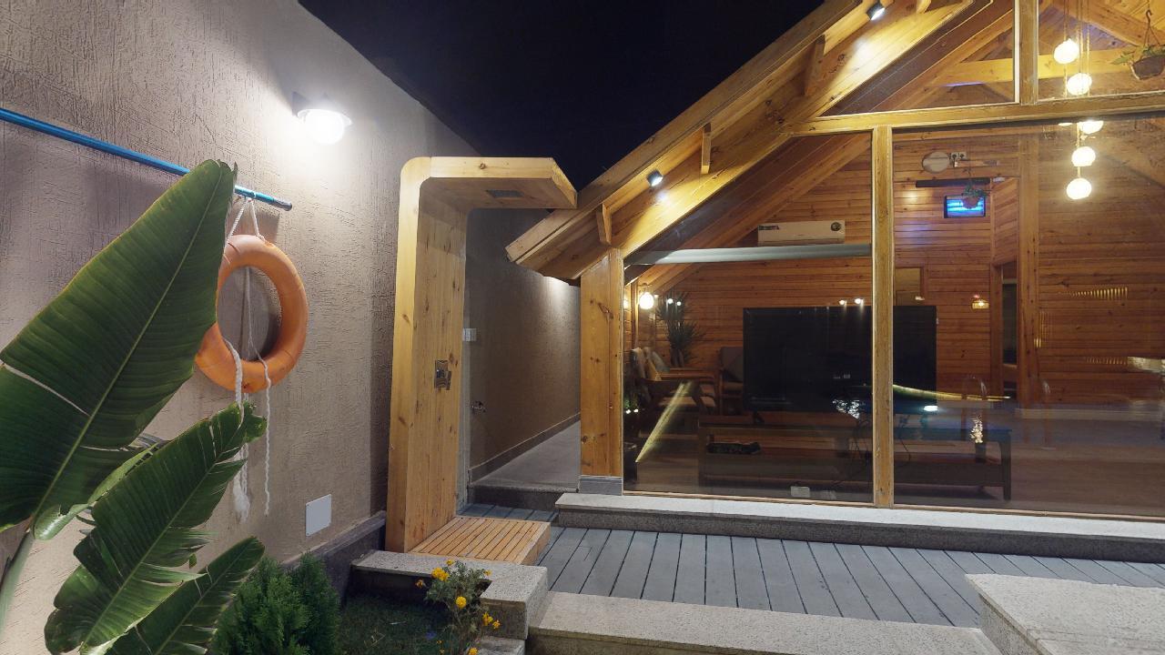Elegant Chalet with Pool | 783 Shower