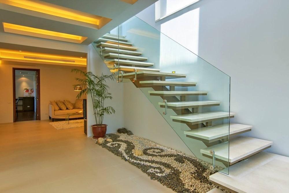 Hilltop Wow 4br Seaview Pool Villa at Naithon Beach Interior