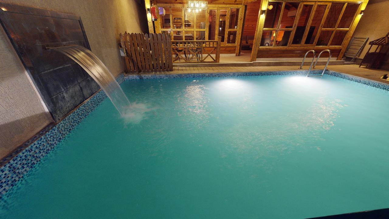 Comfy Chalet with Pool | 1349