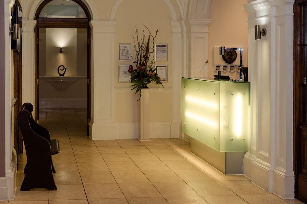 Leopold Hotel