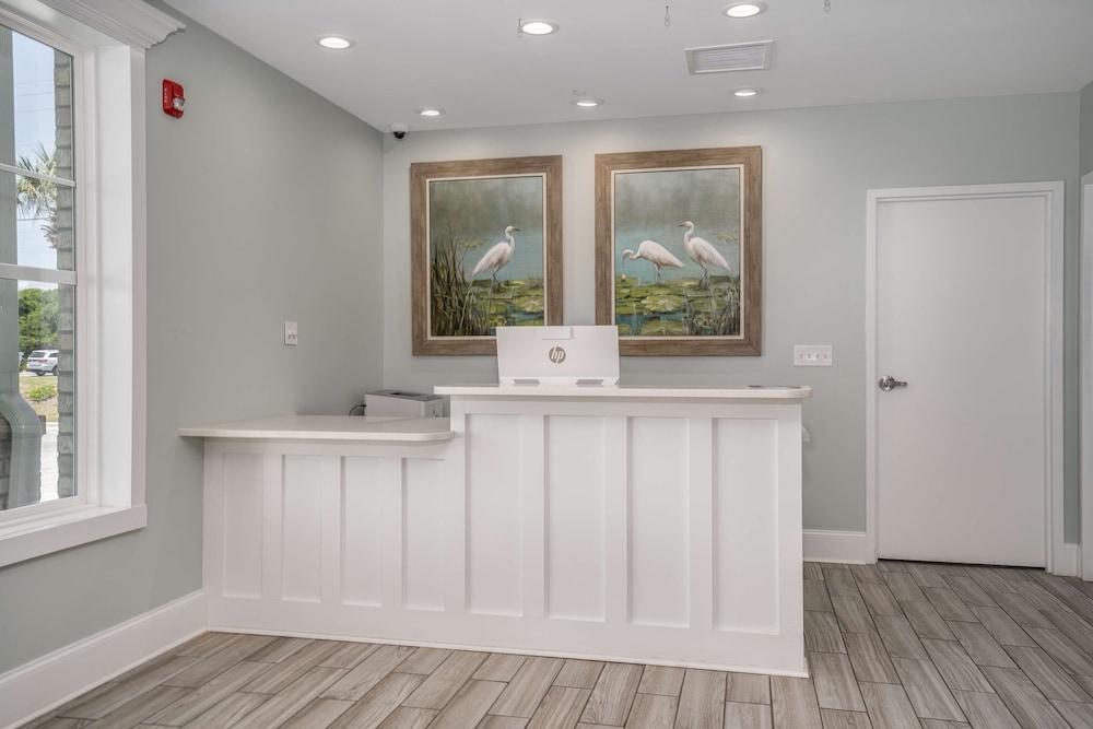 Lighthouse Suites - Best Western Signature Collection Lobby