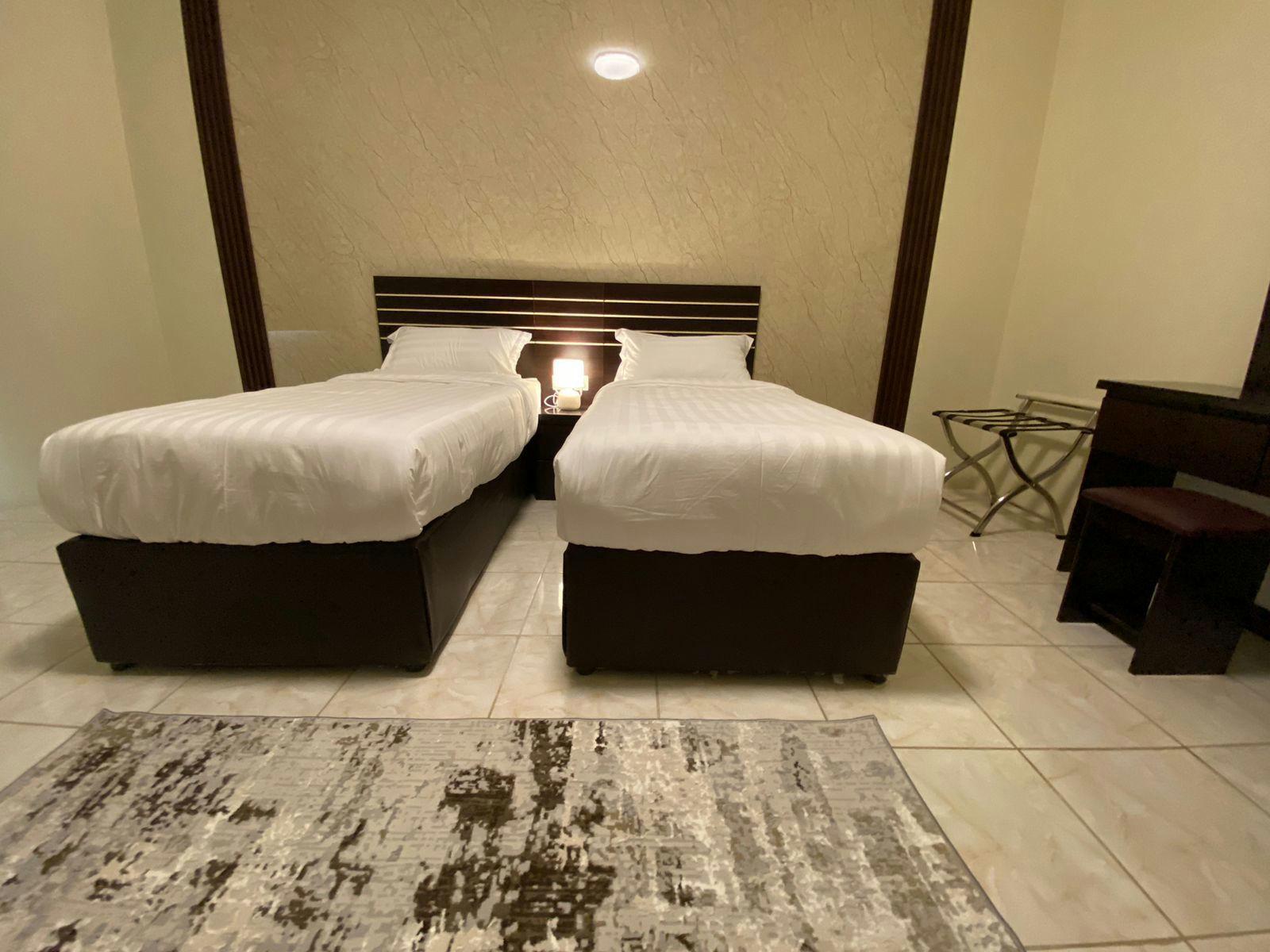 جناح بتصميم أنيق وبأثاث مريح وبسيط | 5069 غرفة نوم