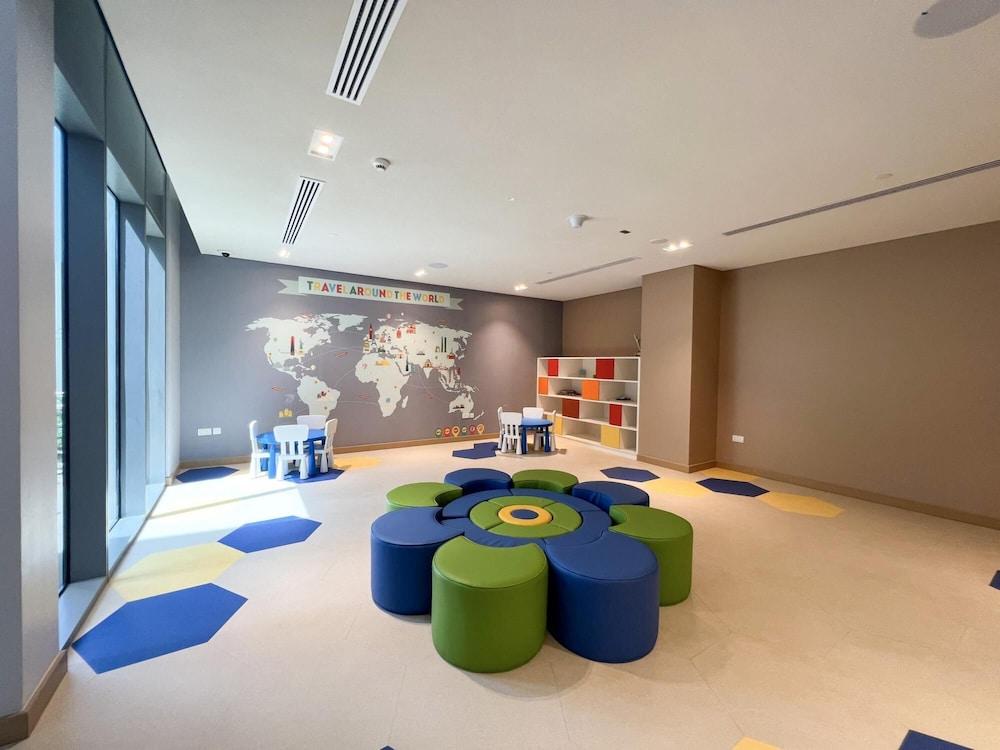 Unit 209 52 42 Tower 1 Room