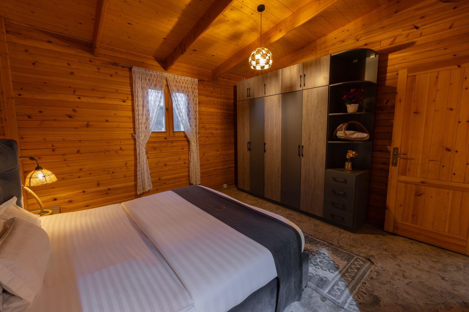 Elegant Cottage with Pool | 5714 Bedroom