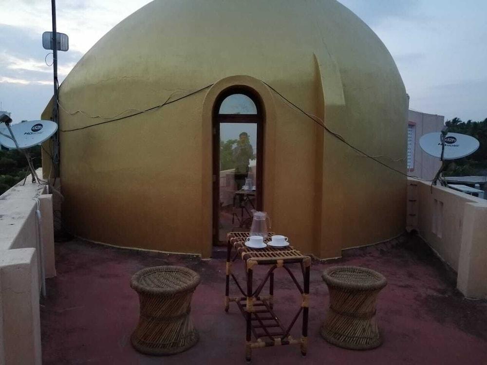 Le Apex Guest House Room
