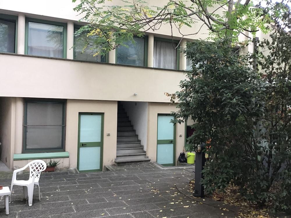 4 pax Studio, Month to Month Lease, Utility Costs Included Exterior