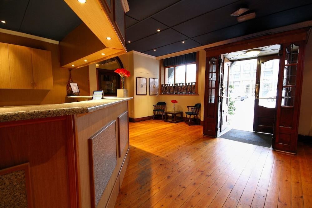 Royal Hotel Ladysmith Reception