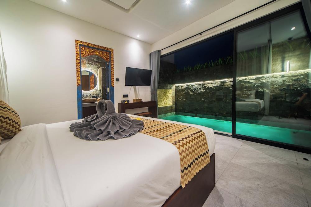 3 بد روم 703 برايفت بول فيلا سانور غرفة