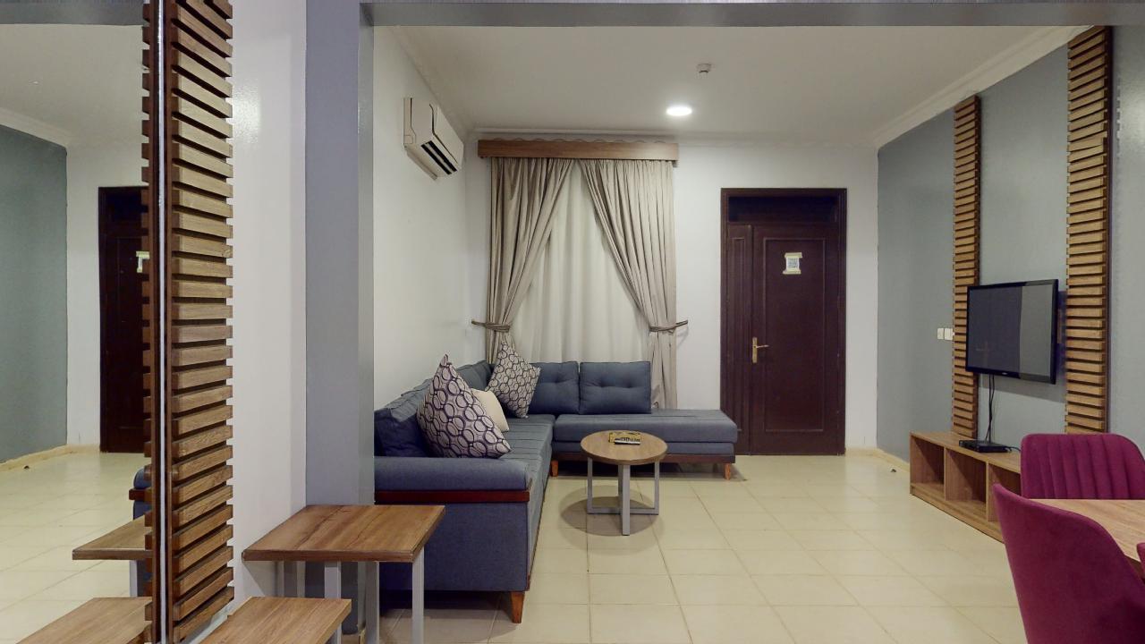 Comfy Chalet with Comfortable and Simple Furniture | 2023 Living Area