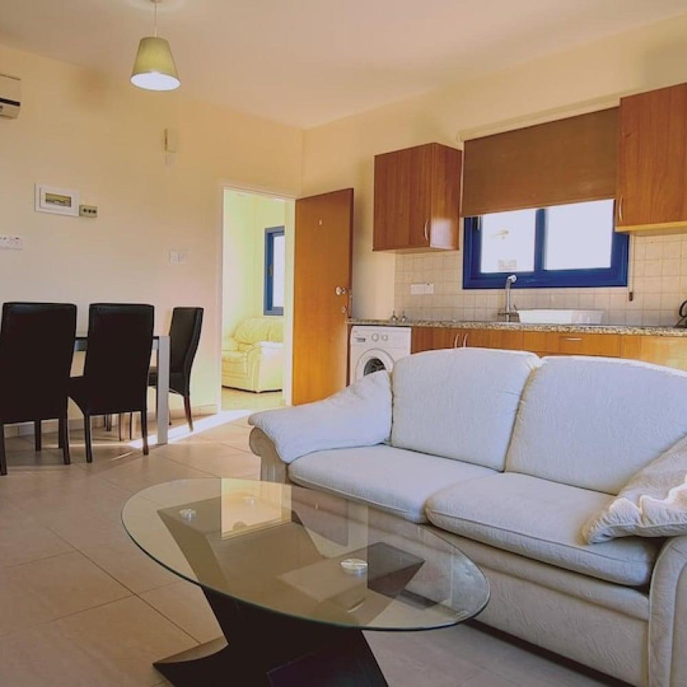 20 ATR -trinity 1 Apartment Room