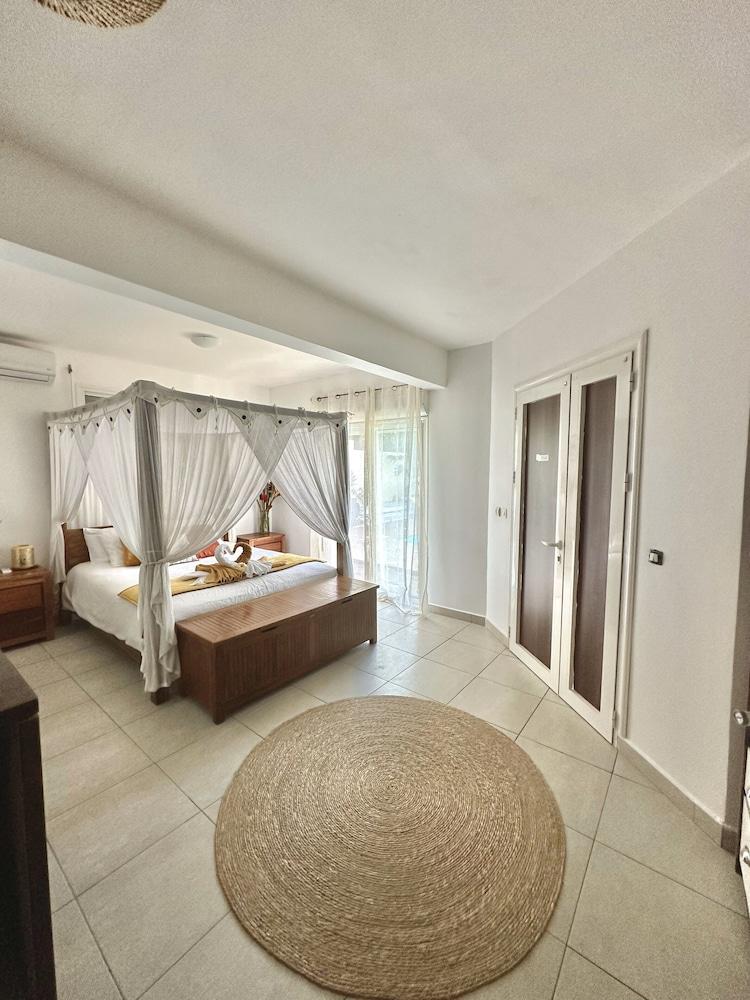 Cahya Lodge Room