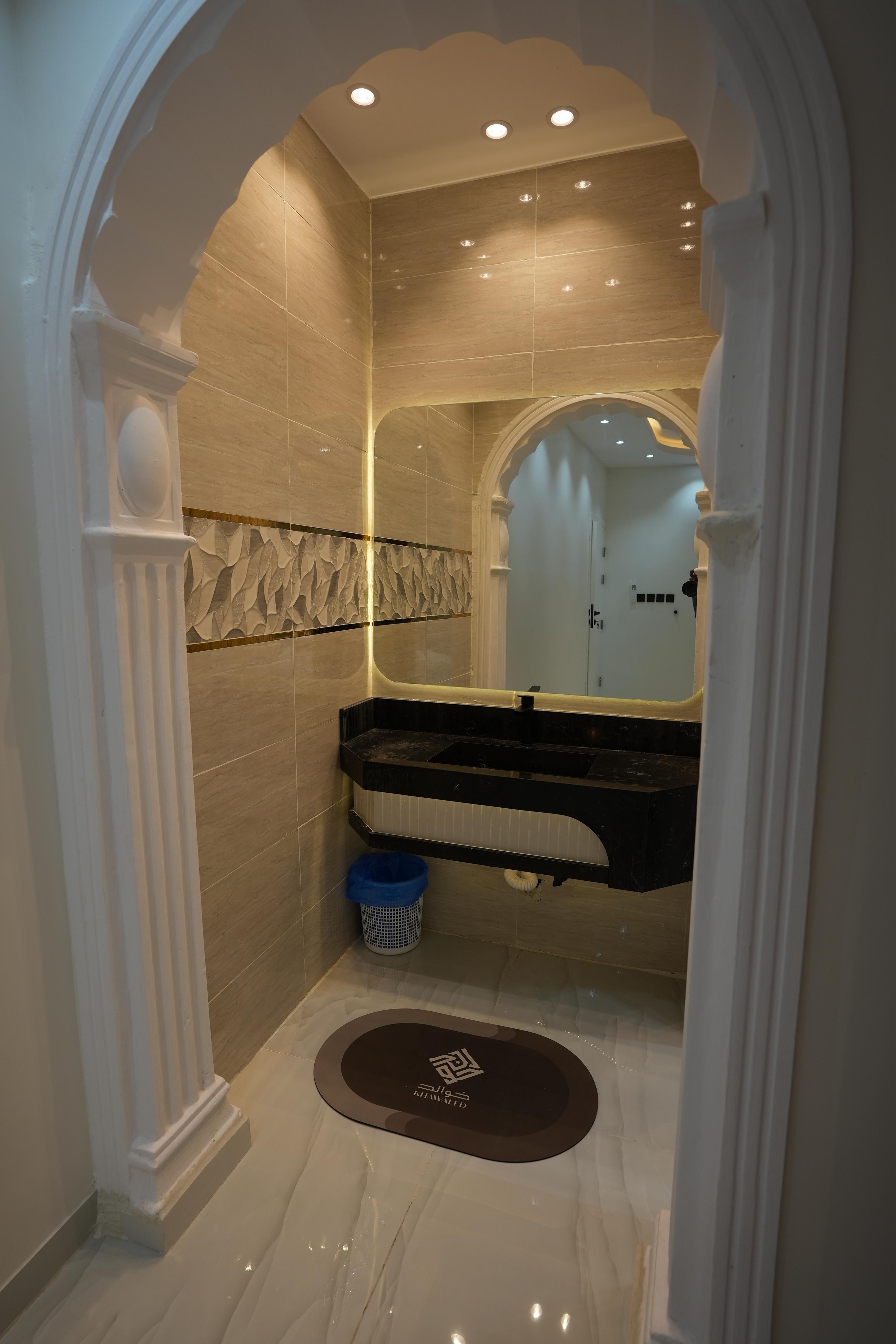  Elegant Apartment with Comfortable and Simple Furniture | 5798 Bathroom