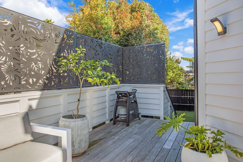 The Oasis Home with Hot Tub and Parking BBQ/Picnic Area