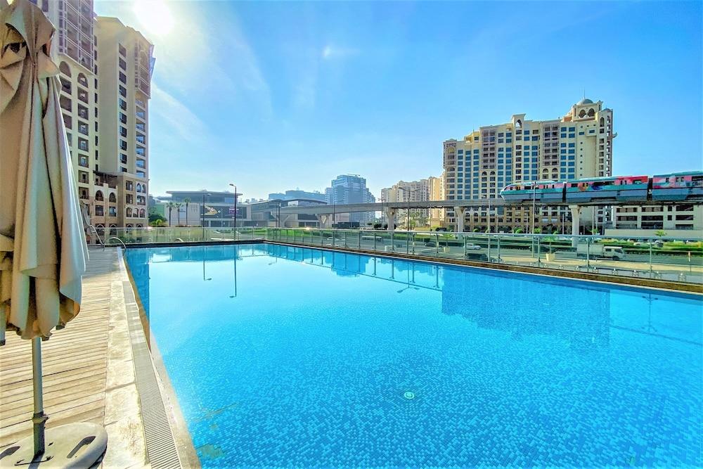 Gorgeous Studio with breath-taking Palm Views Waterslide