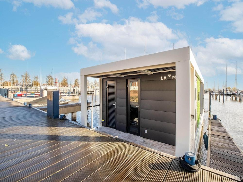 Beautiful Houseboat With Shared Pool Exterior