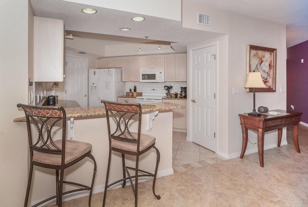 Beautiful 3 2 Interior Unit With Gorgeous Pond Views Ow15-306 Room
