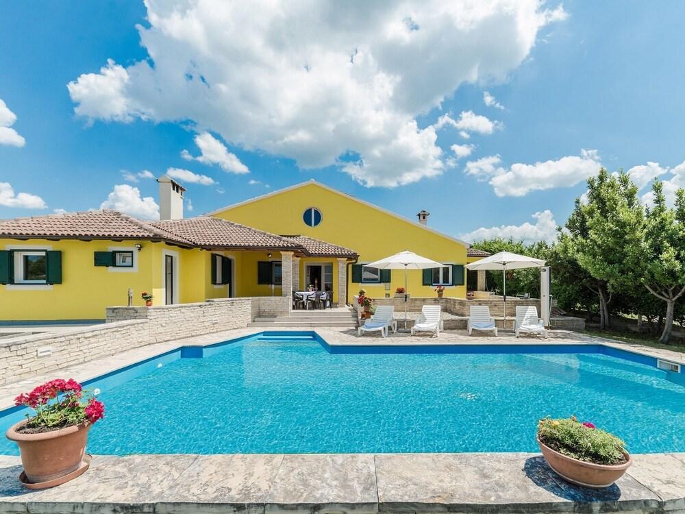 Charming Spacious Villa Ana With Private Pool