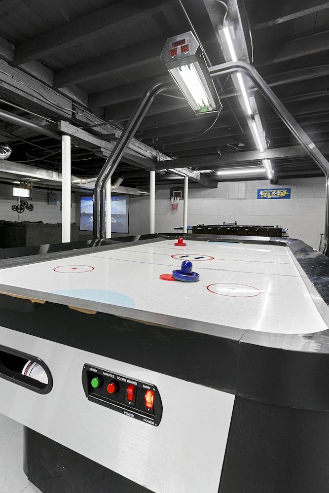 The Waterfront - Waterslide Game Room Sleeps 26 Room