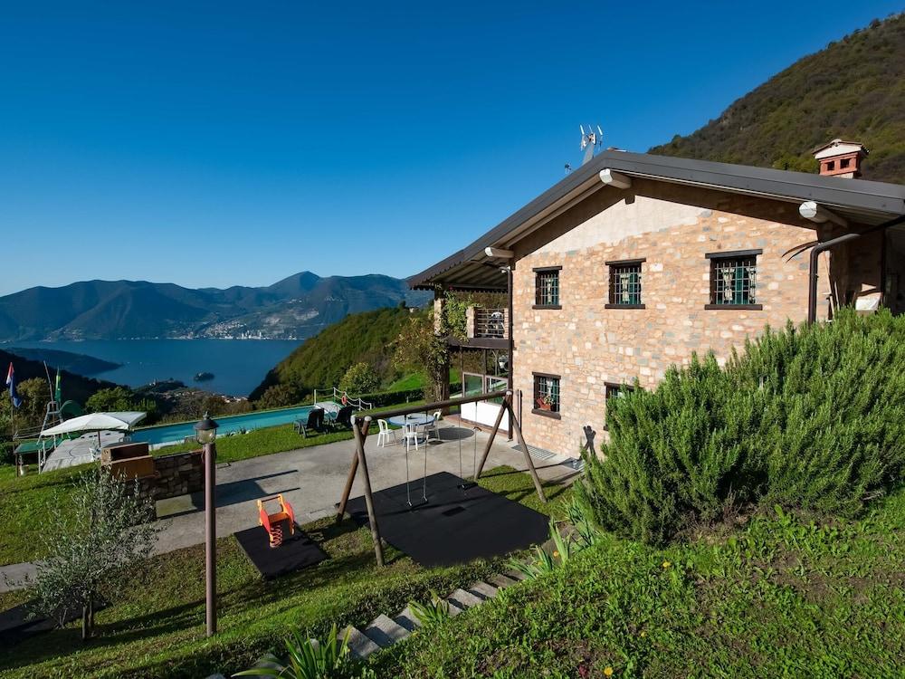 Lake View Chalet in Lombardy With Swimming Pool Exterior
