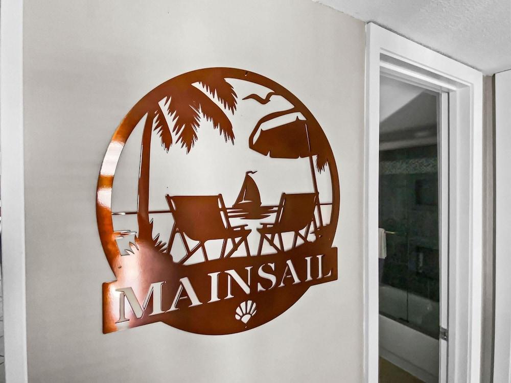 Mainsail Condominiums #332 by Destin Getaways Interior