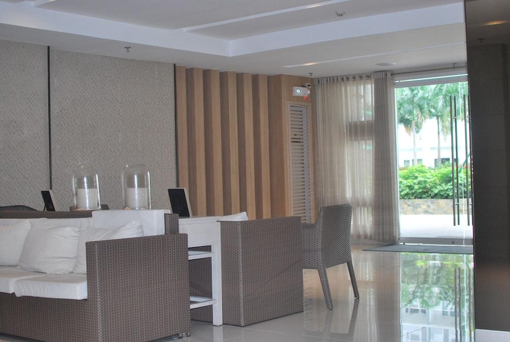 Premiere Haven at Shell Residences Lobby Sitting Area