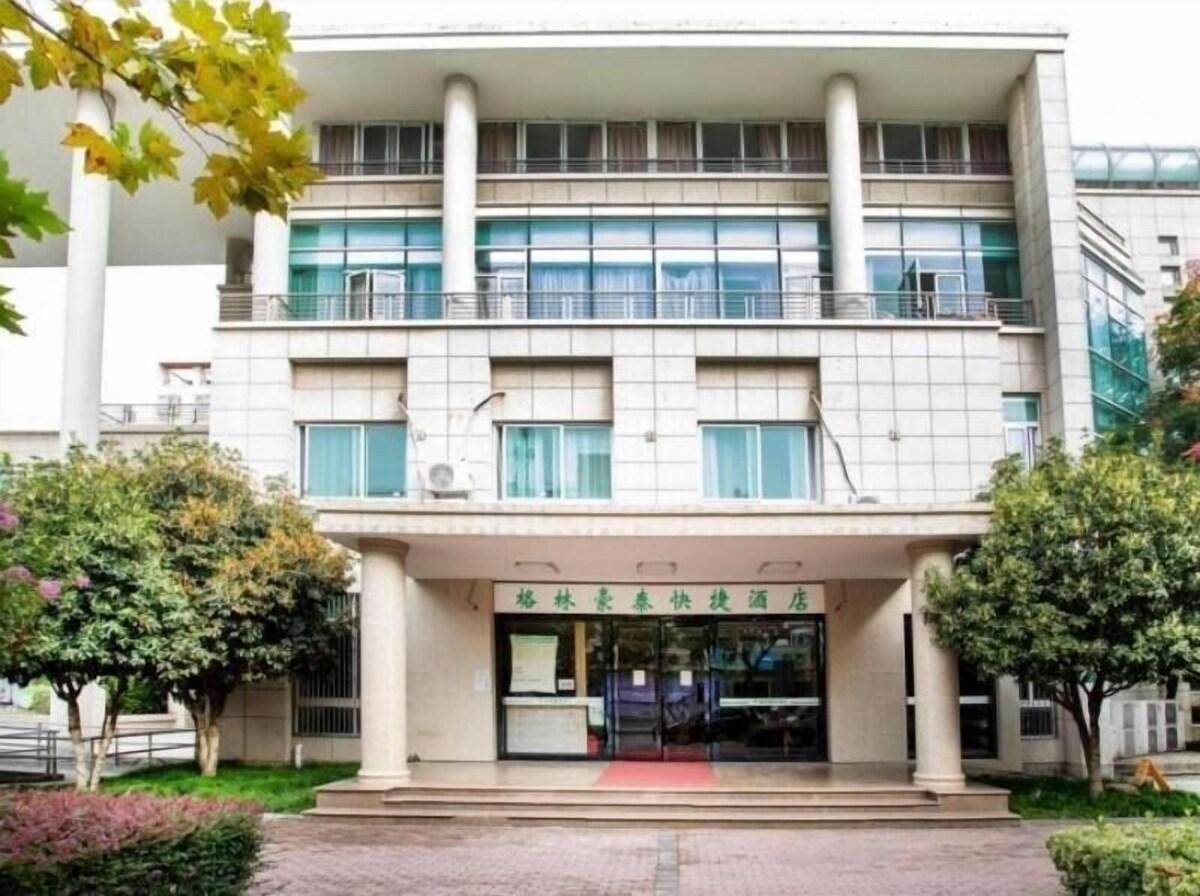 جرين تري إن شانغهاي مينهانج ديستريكت جيانجيو رود إنت هوسبيتال إكسبريس هوتل