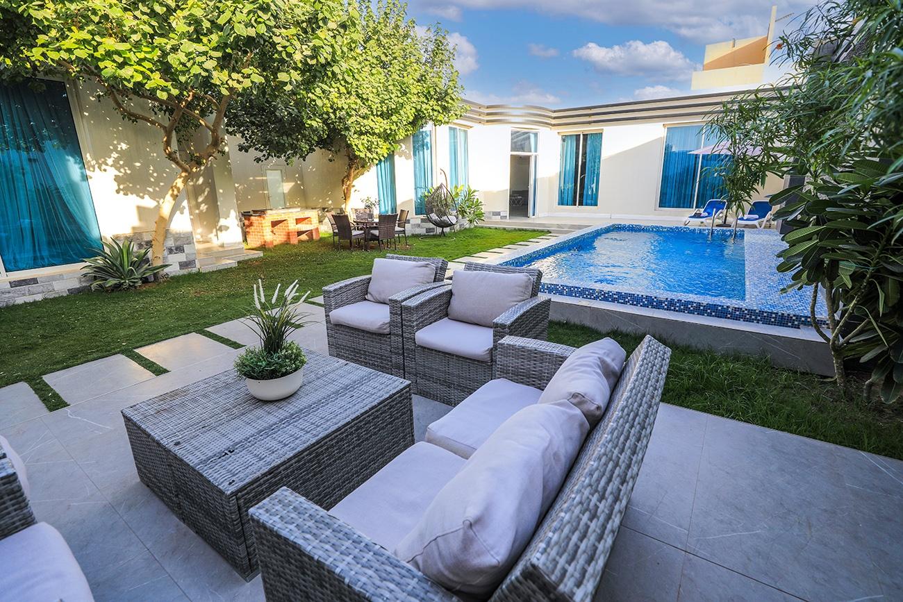 Attractive Chalet with Pool | 328