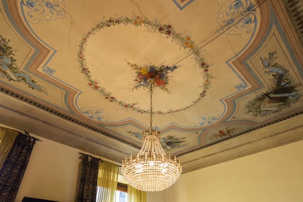 Monna Lisa by Mmega Interior