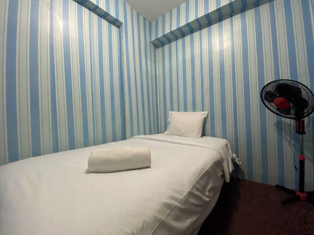 Cozy And Comfy 2Br At Apartment Gateway Ahmad Yani Cicadas Room