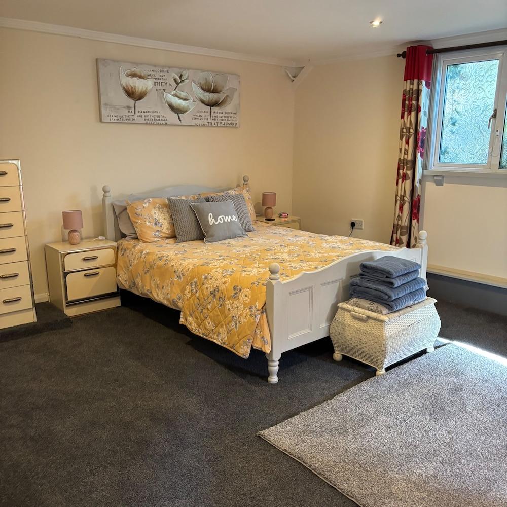 2 Bed Barn - Sleeps 4 - Pets - Parking - Wifi Room