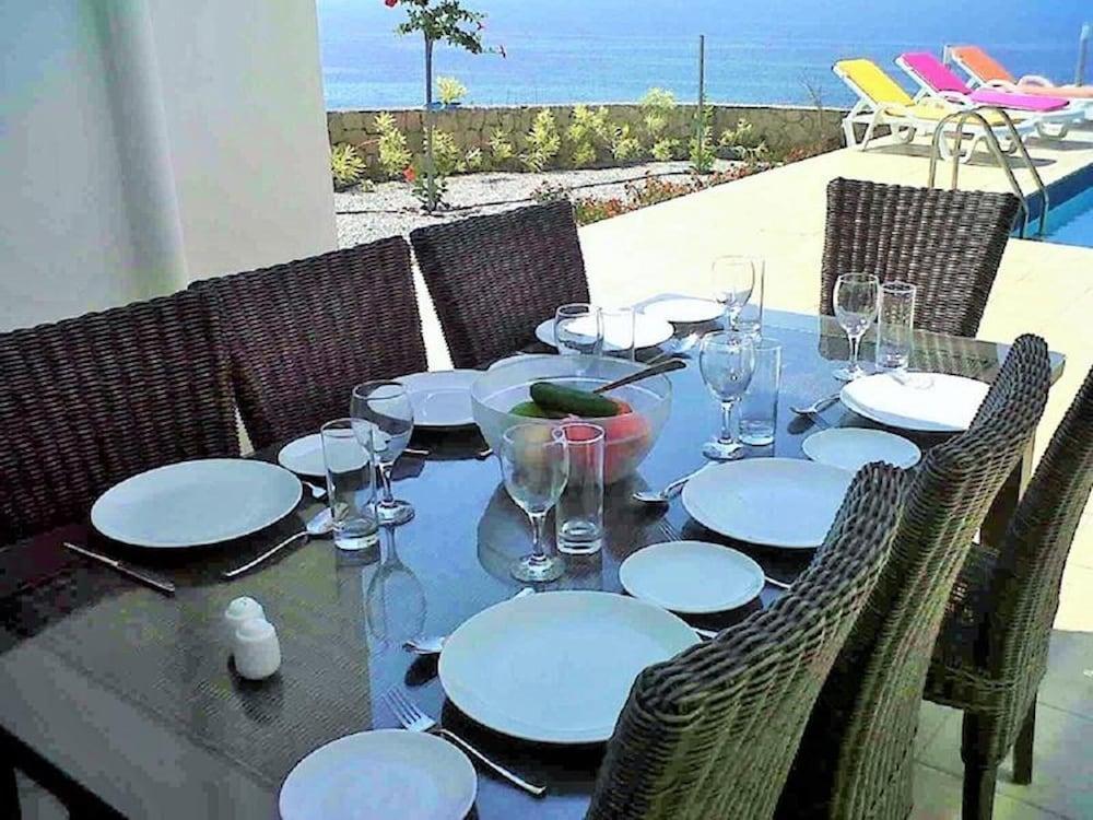 Detached Villa, Private Heated Pool, Outstanding Sea Views, Sleeps 6, Free Wifi Exterior