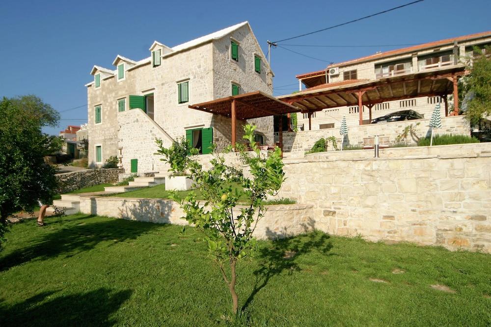 Villa in Sumartin Near Beach & Private Pool