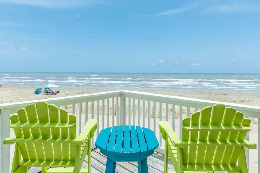 Catch a Wave to Paradise Room