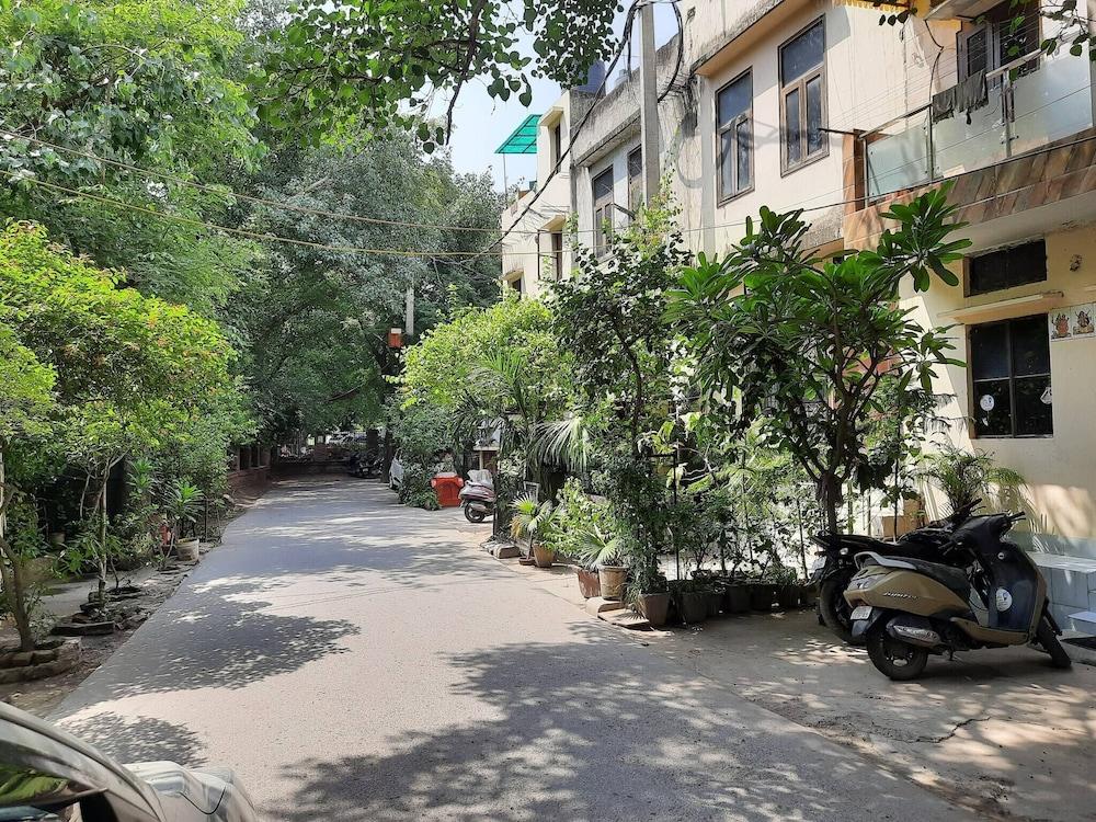 Couple Friendly Private Flat in Posh Lajpat Nagar Exterior