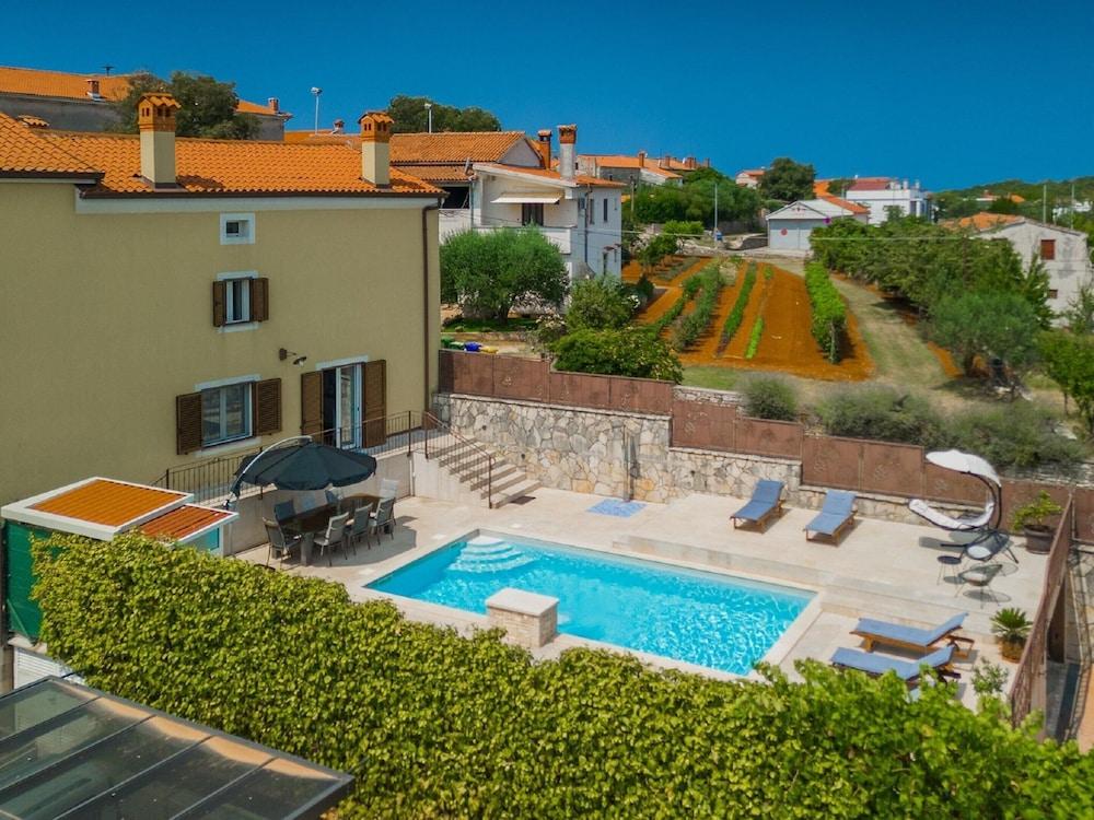 Holiday Home in Rovinjsko With Pool Waterslide