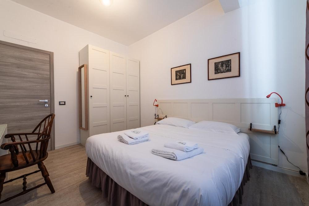 St Peter House in Rome Room
