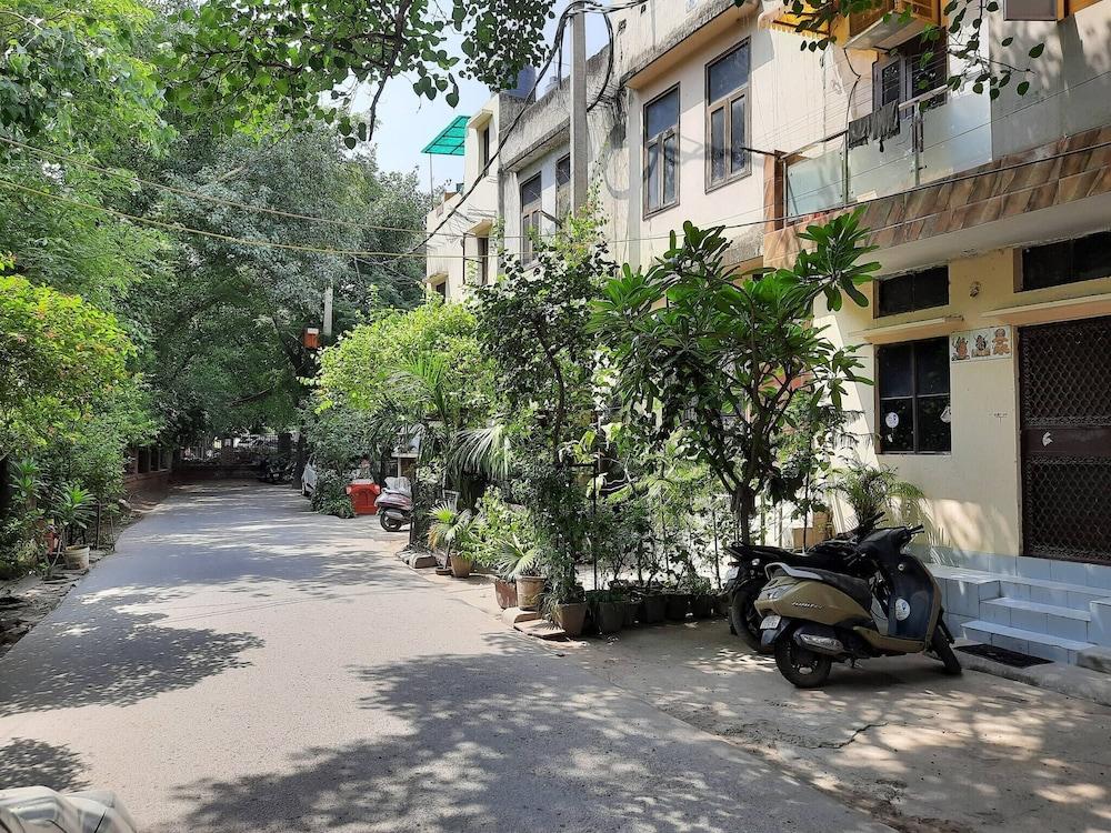 Couple Friendly Private Flat in Posh Lajpat Nagar Exterior