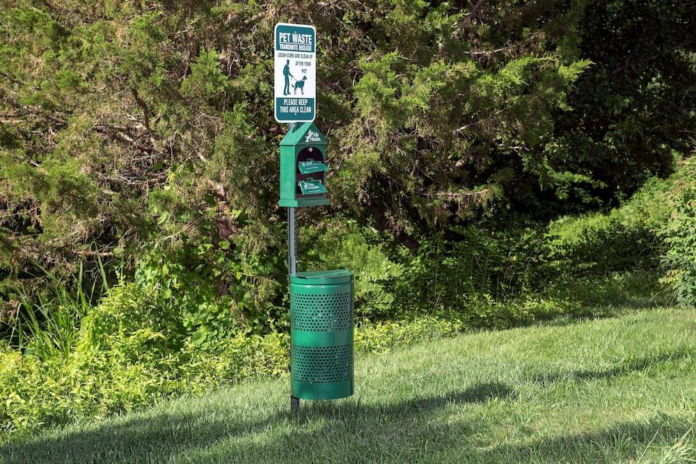 هيلتون جاردن إن نوفيل ويست/سيدار بلوف المنطقة الخارجية