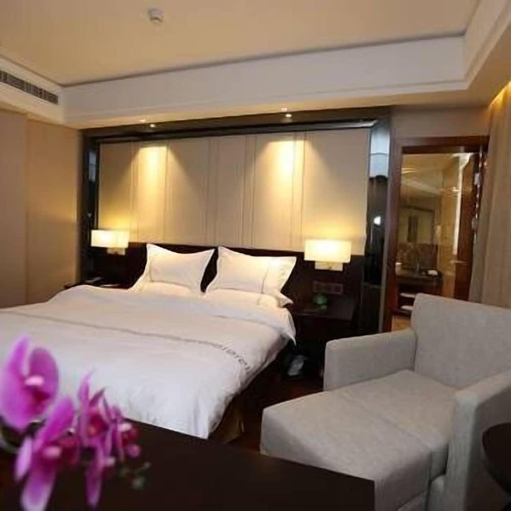 Yinhuang Holiday Hotel