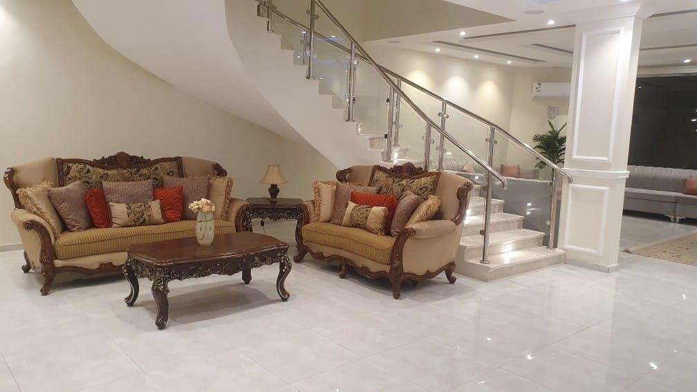 Comfy Istiraha with Pool | 626 Living Area