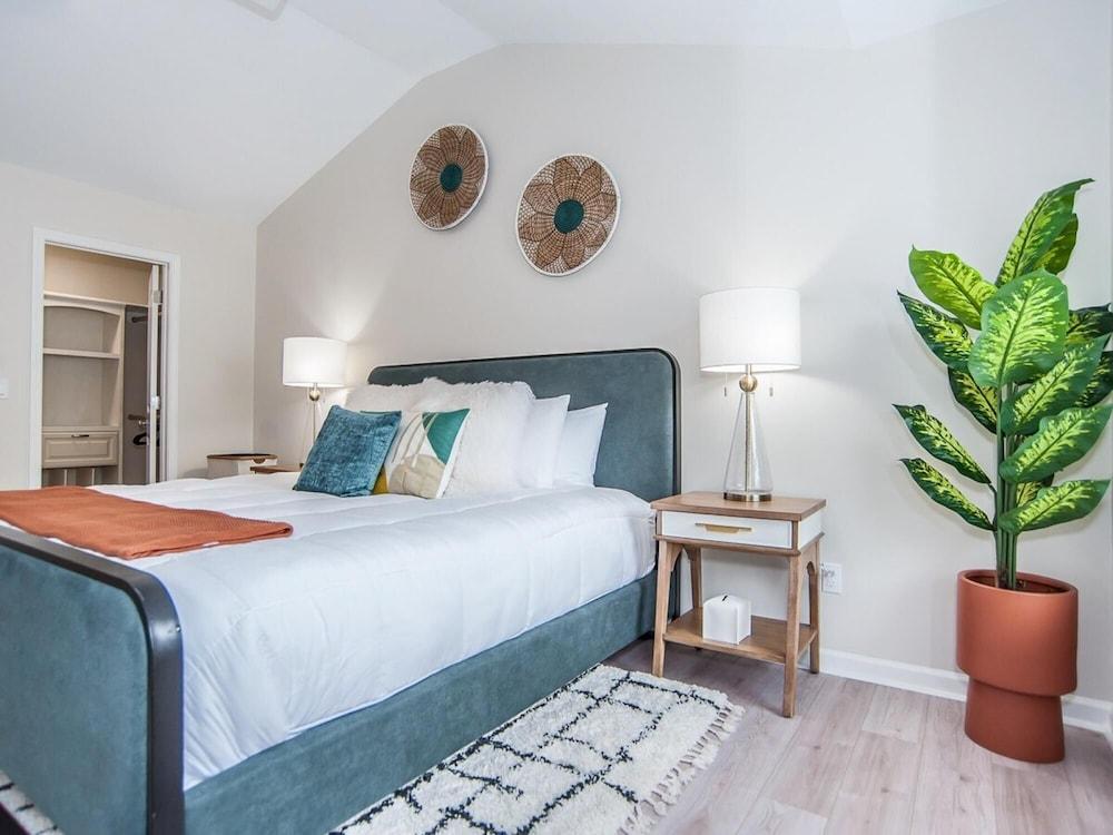 Altha - Elegant Townhome Minutes From Downtown Room