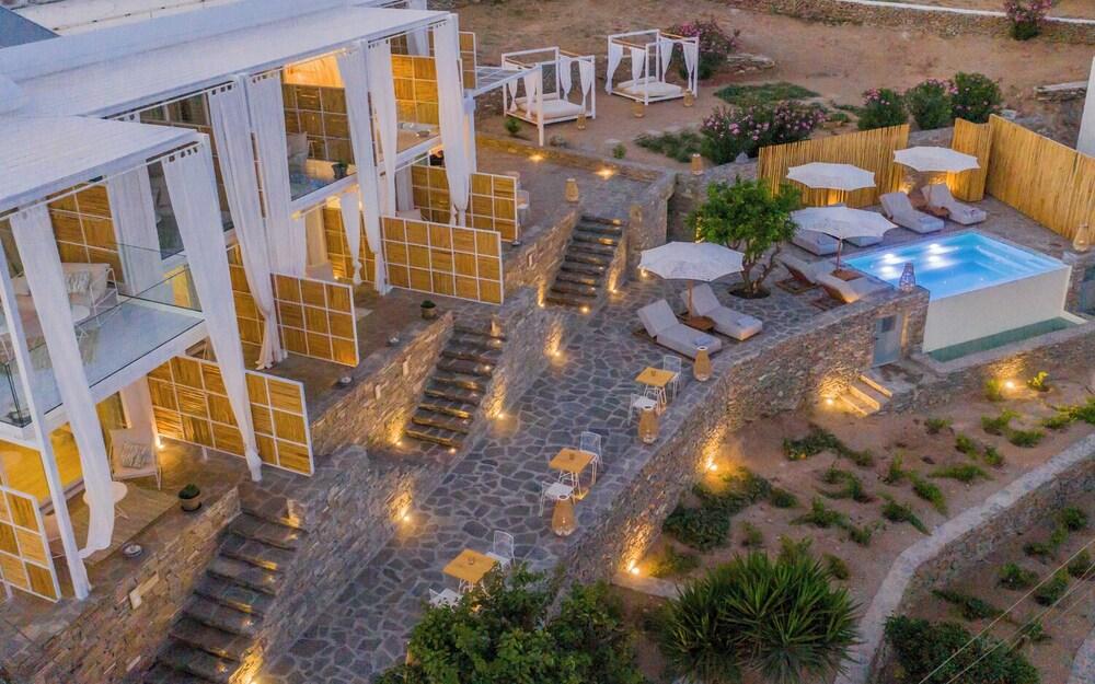 Canal Suites Exterior