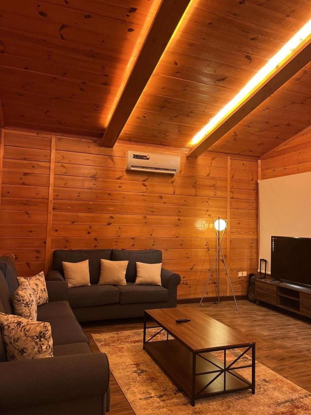 Comfy Chalet with Comfortable and Simple Furniture | 2716