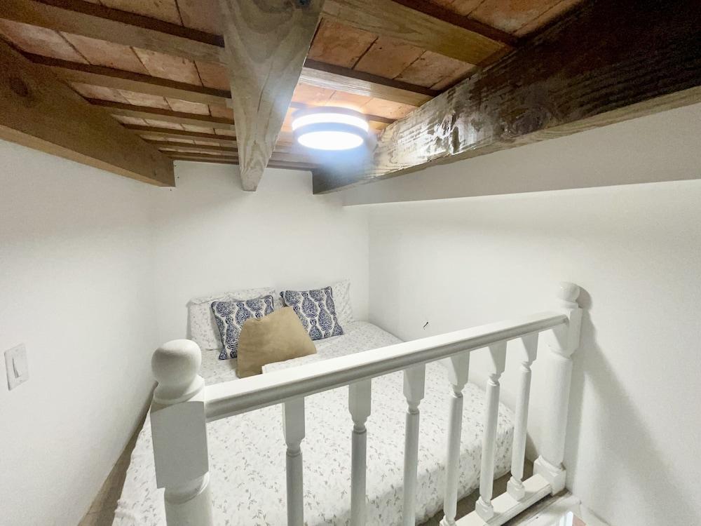 Casa de Los Verdes Room