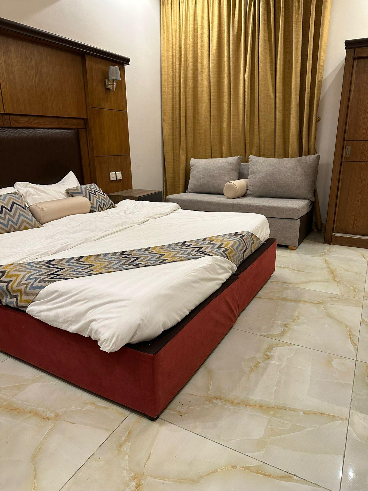 Amazing Apartment with Comfortable and Simple Furniture | 4327 Bedroom