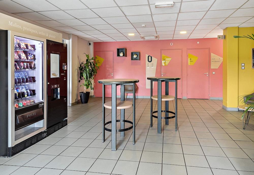 بي آند بي هوتل روان سان إتيني دو روفراي الردهة